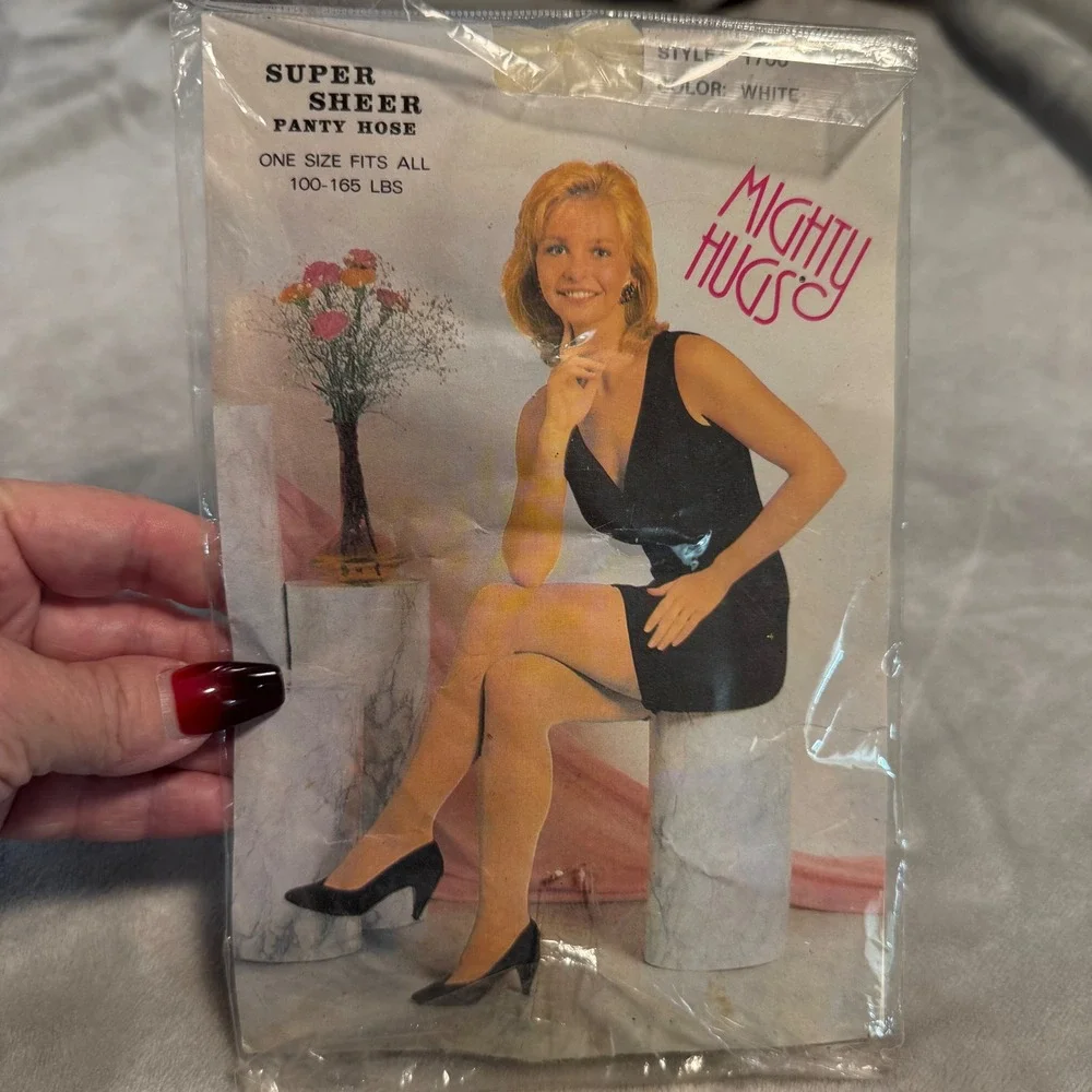 Mighty Hugs Super Sheer Pantyhose‎ Style 1700 CD White One Size Fits All NIP